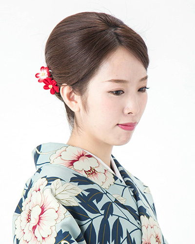 Modern Twist Updo complementing a high-quality Kyoto Kimono Rental.