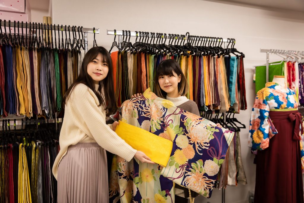 Professional kimono dressing at Yumeyakata Kyoto