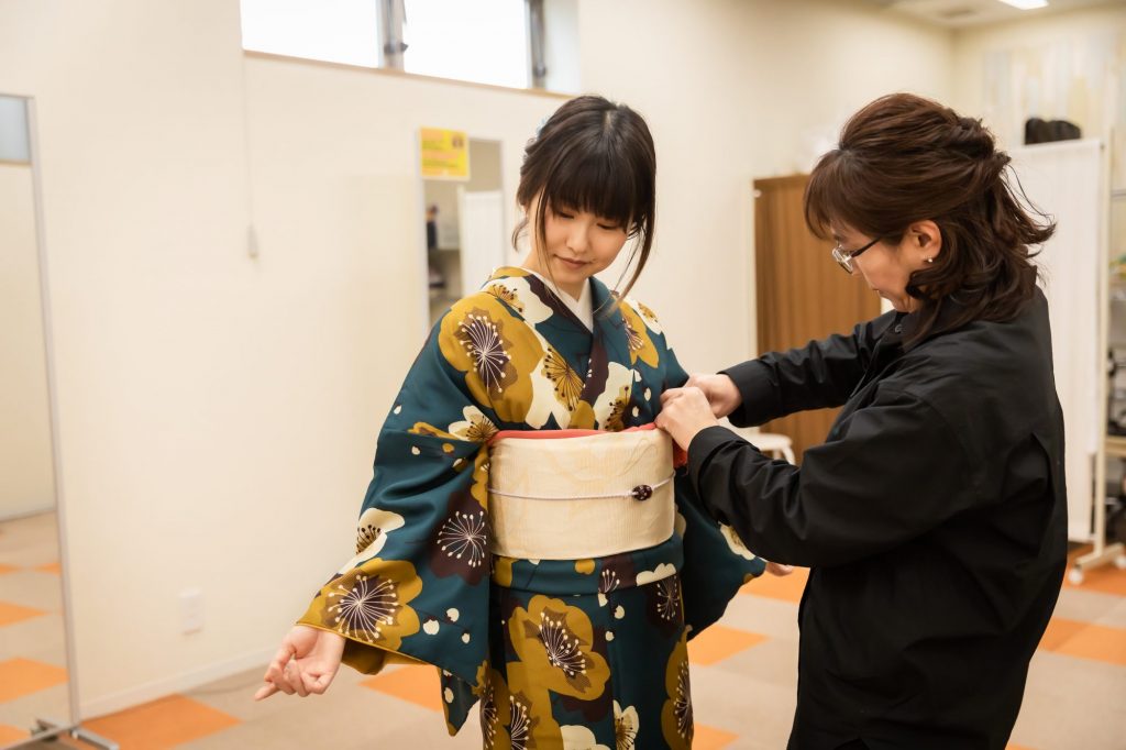 Professional kimono dressing at Yumeyakata Kyoto