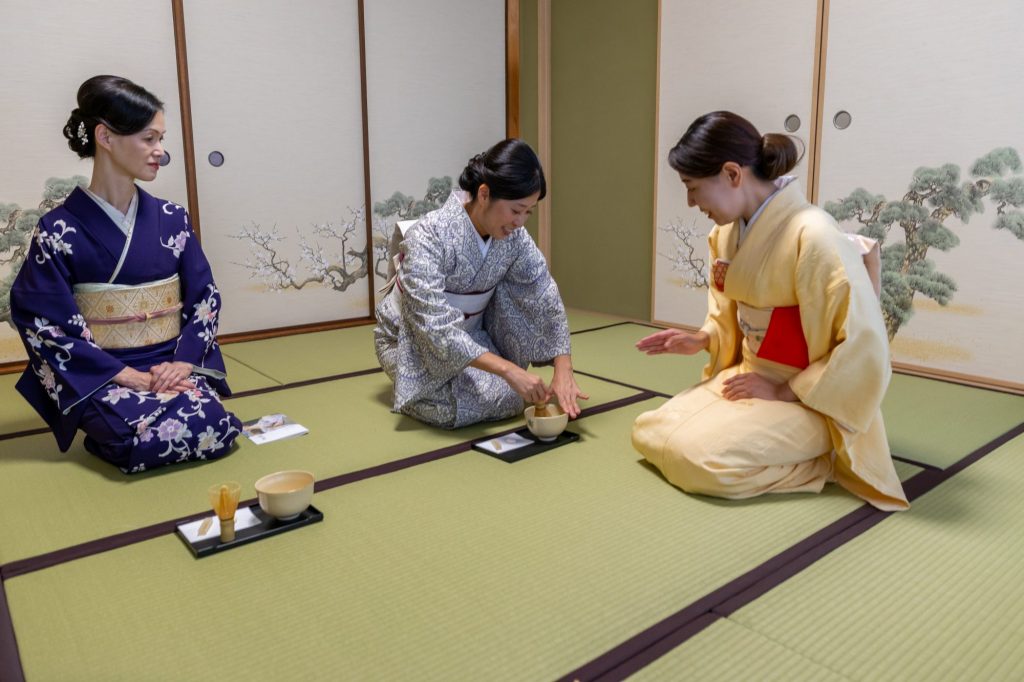 Traditional Japanese tea ceremony experience at Yumeyakata