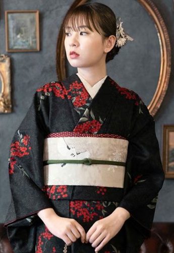 Women’s Original-Design Kimono for Your Kyoto Trip