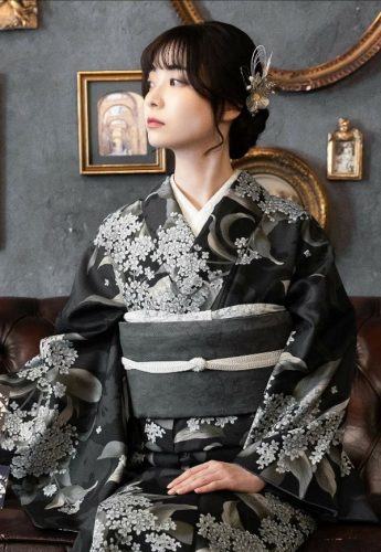 Women’s Original-Design Kimono for Your Kyoto Trip